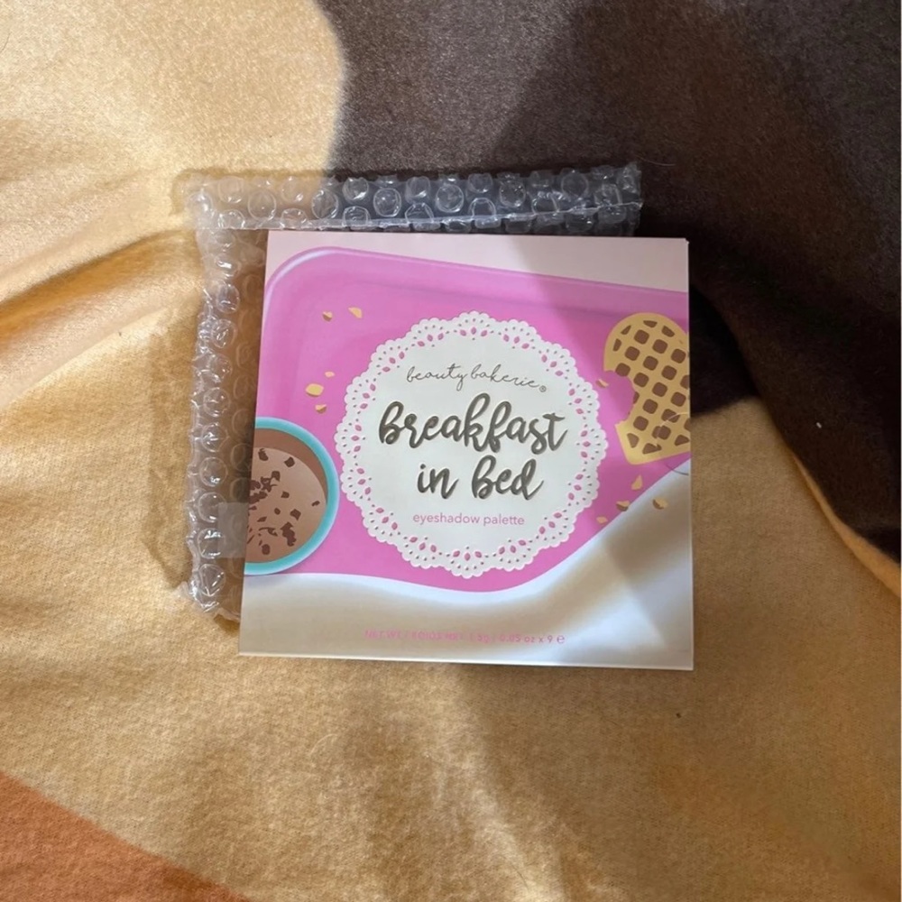 NEW Eyeshadow Palette & MAC Mini Lipstick